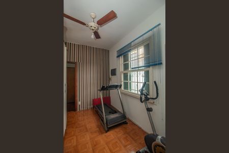 Casa à venda com 340m², 5 quartos e 4 vagasEscritório