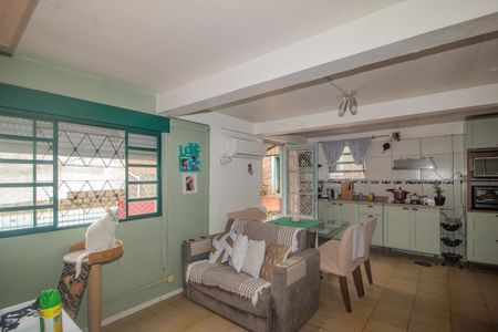 Casa à venda com 340m², 5 quartos e 4 vagasCasa 2/ Sala e Cozinha