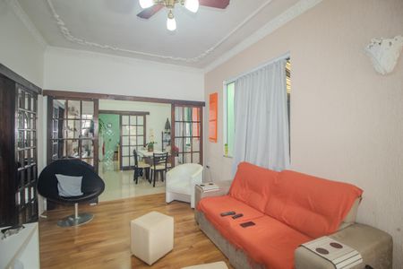 Casa à venda com 340m², 5 quartos e 4 vagasSala