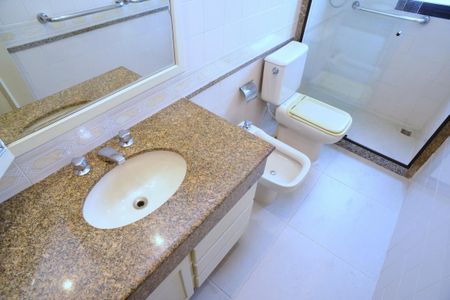 Apartamento à venda com 392m², 4 quartos e 3 vagas Apartamento à venda com 392m², 4 quartos e 3 vagasBanheiro Suíte