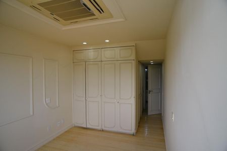 Apartamento à venda com 392m², 4 quartos e 3 vagas Apartamento à venda com 392m², 4 quartos e 3 vagasSuíte Principal