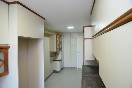 Apartamento à venda com 392m², 4 quartos e 3 vagas Apartamento à venda com 392m², 4 quartos e 3 vagasCozinha