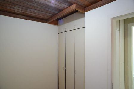 Apartamento à venda com 392m², 4 quartos e 3 vagas Apartamento à venda com 392m², 4 quartos e 3 vagasQuarto de Serviço