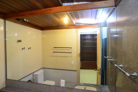 Apartamento à venda com 392m², 4 quartos e 3 vagas Apartamento à venda com 392m², 4 quartos e 3 vagasBanheiro Social