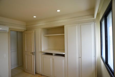 Apartamento à venda com 392m², 4 quartos e 3 vagas Apartamento à venda com 392m², 4 quartos e 3 vagasQuarto 2