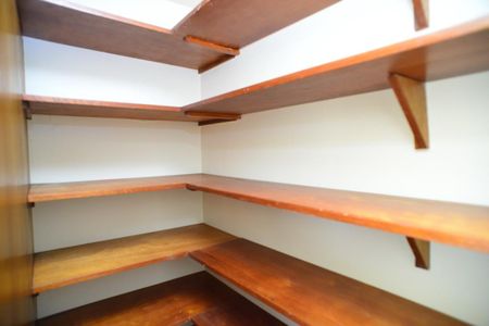 Apartamento à venda com 392m², 4 quartos e 3 vagas Apartamento à venda com 392m², 4 quartos e 3 vagasArmário do Bar