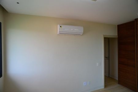 Apartamento à venda com 392m², 4 quartos e 3 vagas Apartamento à venda com 392m², 4 quartos e 3 vagasSuíte