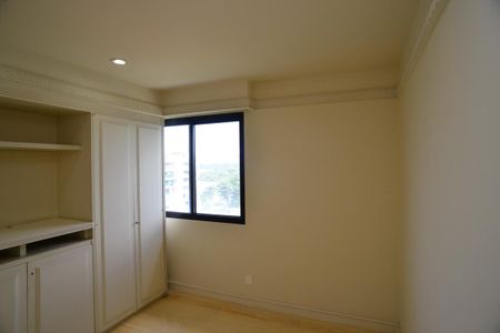 Apartamento à venda com 392m², 4 quartos e 3 vagas Apartamento à venda com 392m², 4 quartos e 3 vagasQuarto 2