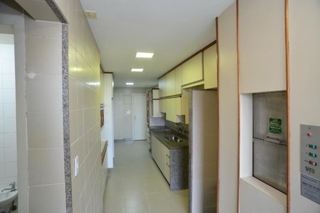 Apartamento à venda com 392m², 4 quartos e 3 vagas Apartamento à venda com 392m², 4 quartos e 3 vagasCozinha