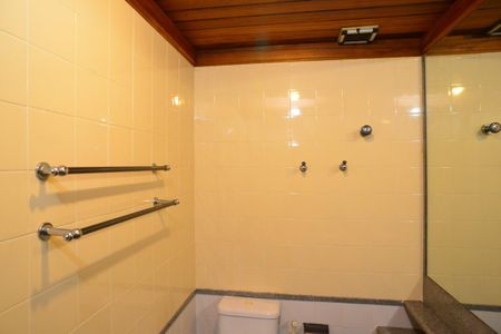 Apartamento à venda com 392m², 4 quartos e 3 vagas Apartamento à venda com 392m², 4 quartos e 3 vagasBanheiro Social