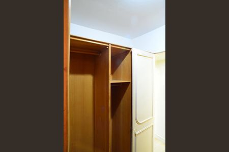 Apartamento à venda com 392m², 4 quartos e 3 vagas Apartamento à venda com 392m², 4 quartos e 3 vagasCloset