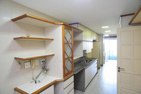 Apartamento à venda com 392m², 4 quartos e 3 vagas Apartamento à venda com 392m², 4 quartos e 3 vagasCozinha