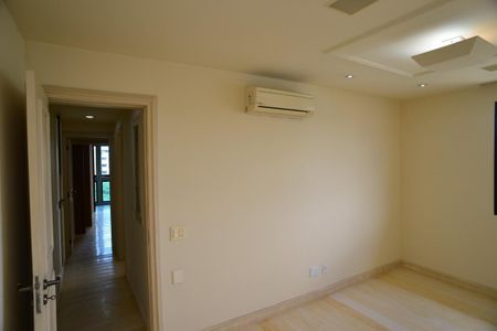 Apartamento à venda com 392m², 4 quartos e 3 vagas Apartamento à venda com 392m², 4 quartos e 3 vagasQuarto 1