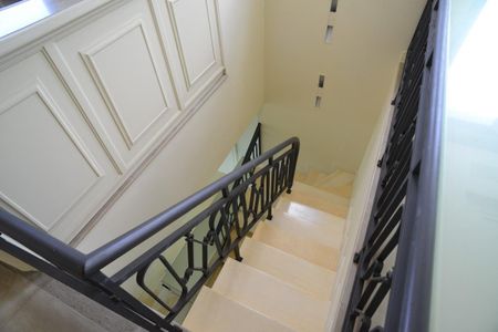 Apartamento à venda com 392m², 4 quartos e 3 vagas Apartamento à venda com 392m², 4 quartos e 3 vagasEscada Segundo Nível