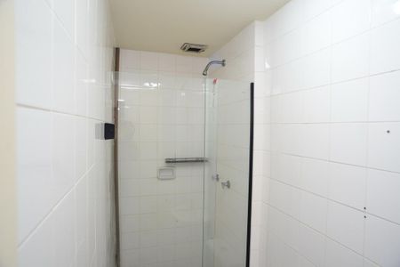 Apartamento à venda com 392m², 4 quartos e 3 vagas Apartamento à venda com 392m², 4 quartos e 3 vagasBanheiro de Serviço