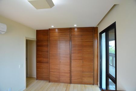 Apartamento à venda com 392m², 4 quartos e 3 vagas Apartamento à venda com 392m², 4 quartos e 3 vagasSuíte