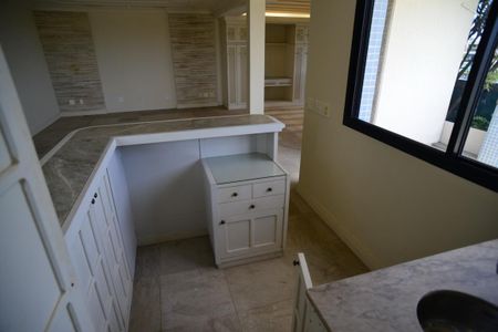 Apartamento à venda com 392m², 4 quartos e 3 vagas Apartamento à venda com 392m², 4 quartos e 3 vagasBar