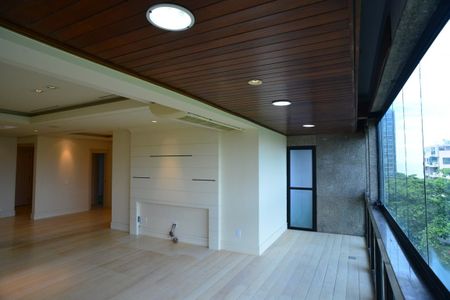 Apartamento à venda com 392m², 4 quartos e 3 vagas Apartamento à venda com 392m², 4 quartos e 3 vagasSala Principal