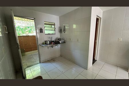 Cozinha de casa de condomínio para alugar com 2 quartos, 80m² em Guaratiba, Rio de Janeiro