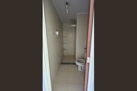 Banheiro de casa de condomínio para alugar com 2 quartos, 80m² em Guaratiba, Rio de Janeiro