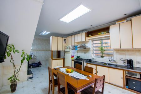 Casa à venda com 242m², 3 quartos e 3 vagas Casa à venda com 242m², 3 quartos e 3 vagasCozinha