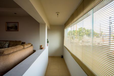 Casa à venda com 242m², 3 quartos e 3 vagas Casa à venda com 242m², 3 quartos e 3 vagasSala