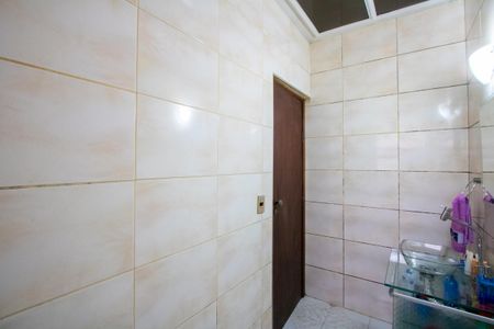 Casa à venda com 242m², 3 quartos e 3 vagas Casa à venda com 242m², 3 quartos e 3 vagasBanheiro social 2