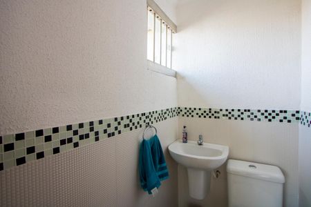 Casa à venda com 242m², 3 quartos e 3 vagas Casa à venda com 242m², 3 quartos e 3 vagasLavabo