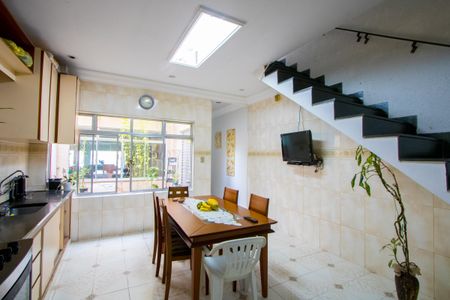 Casa à venda com 242m², 3 quartos e 3 vagas Casa à venda com 242m², 3 quartos e 3 vagasCozinha