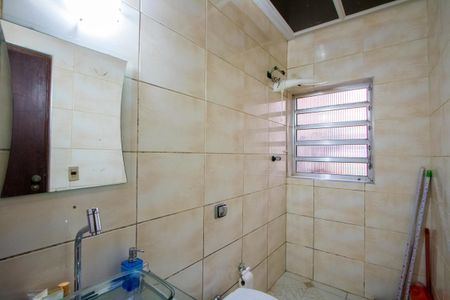 Casa à venda com 242m², 3 quartos e 3 vagas Casa à venda com 242m², 3 quartos e 3 vagasBanheiro social 2