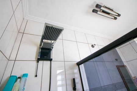 Casa à venda com 242m², 3 quartos e 3 vagas Casa à venda com 242m², 3 quartos e 3 vagasBanheiro social 1