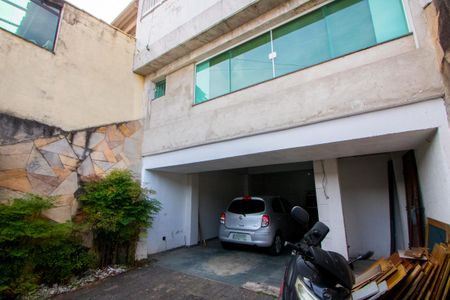 Casa à venda com 242m², 3 quartos e 3 vagas Casa à venda com 242m², 3 quartos e 3 vagasGaragem