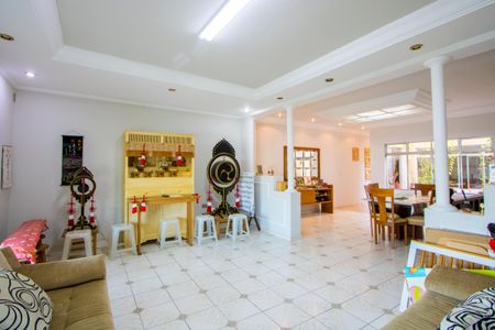 Casa à venda com 242m², 3 quartos e 3 vagas Casa à venda com 242m², 3 quartos e 3 vagasSala