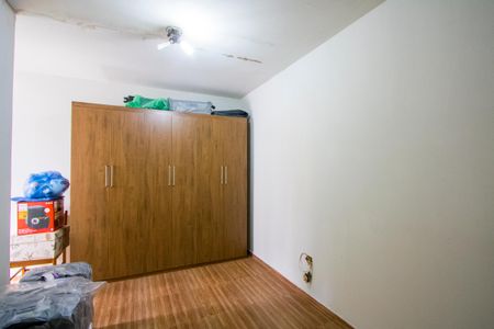 Casa à venda com 242m², 3 quartos e 3 vagas Casa à venda com 242m², 3 quartos e 3 vagasQuarto 2