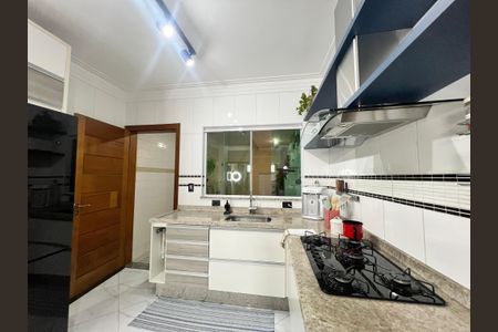 Casa à venda com 129m², 3 quartos e 3 vagasCozinha