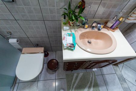 Casa à venda com 90m², 2 quartos e 2 vagasBanheiro 1