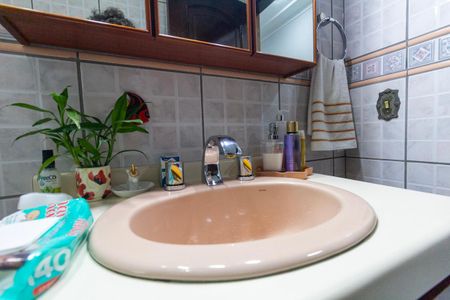 Casa à venda com 90m², 2 quartos e 2 vagasBanheiro 1