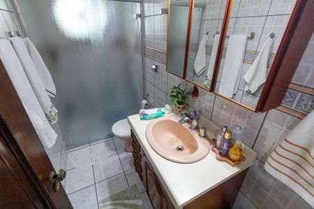 Casa à venda com 90m², 2 quartos e 2 vagasBanheiro 1