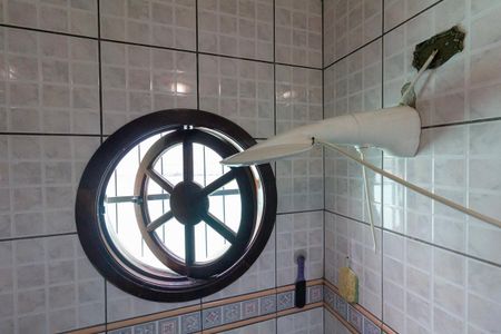 Casa à venda com 90m², 2 quartos e 2 vagasBanheiro 1