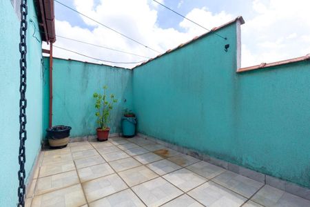 Casa à venda com 90m², 2 quartos e 2 vagasVaranda