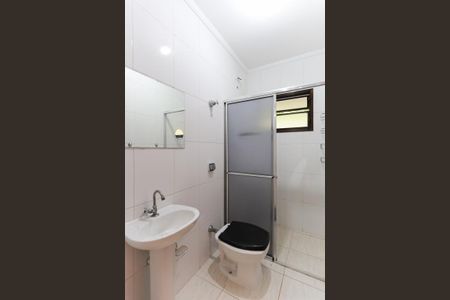 Banheiro de casa para alugar com 2 quartos, 38m² em Jardim das Laranjeiras, São Paulo