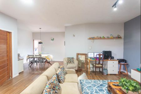 Casa à venda com 230m², 4 quartos e 4 vagasSala