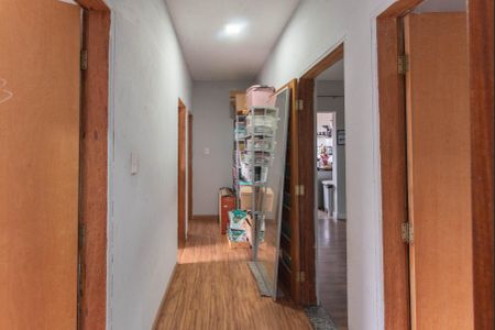 Casa à venda com 230m², 4 quartos e 4 vagasCorredor