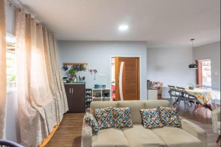 Casa à venda com 230m², 4 quartos e 4 vagasSala