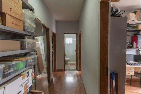 Casa à venda com 230m², 4 quartos e 4 vagasCorredor