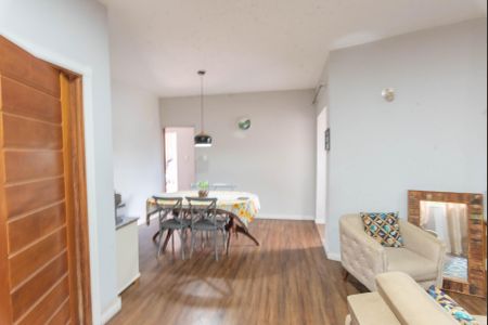 Casa à venda com 230m², 4 quartos e 4 vagasSala