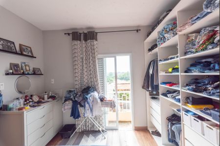 Casa à venda com 230m², 4 quartos e 4 vagasSuíte