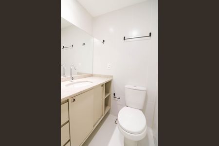 Banheiro de kitnet/studio para alugar com 1 quarto, 27m² em Campo Belo, São Paulo