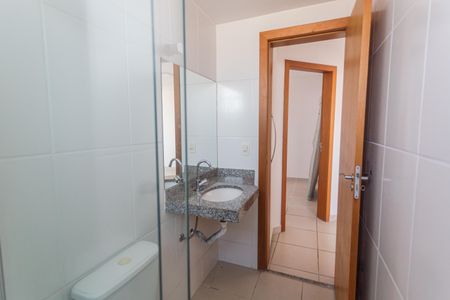 Apartamento à venda com 56m², 2 quartos e 1 vaga Apartamento à venda com 56m², 2 quartos e 1 vagaBanheiro Social