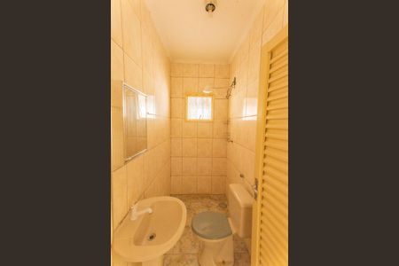 Casa à venda com 250m², 4 quartos e 4 vagasCasa 2- Banheiro